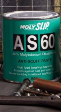 摩力士molyslip AS60二硫化钼抗磨膏主要用于机械零部件装配预处理起到抗磨、防刮花和防腐蚀左右。膏状。Molyslip 16001，Molyslip 16005